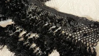 Pasamanería antigua con borlones