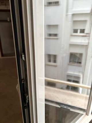 Ventana PVC Blanca Abatible Oscilobatiente