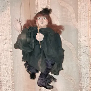 Marioneta articulada artesanal Bruja