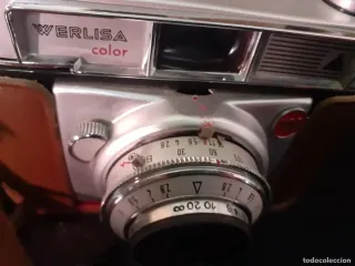 Cámara de fotos vintage con funda