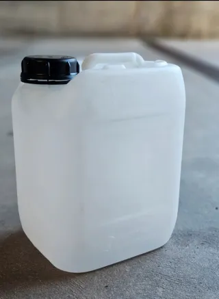 Contenitore per liquidi in plastica