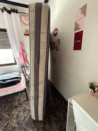 Colchón de alta calidad y en muy buen estado