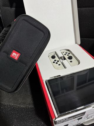Nintendo Switch OLED Blanca y Negra