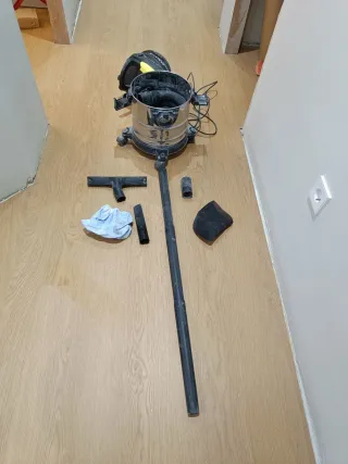 Aspirador seco y húmedo