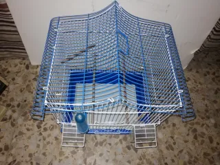 Jaula para pájaros azul y blanca