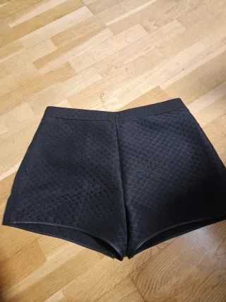 Bermuda Zara negra talla L