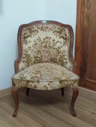 Butaca pequeña floral madera y tela