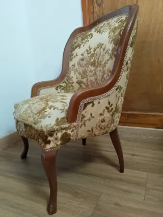 Butaca pequeña floral madera y tela