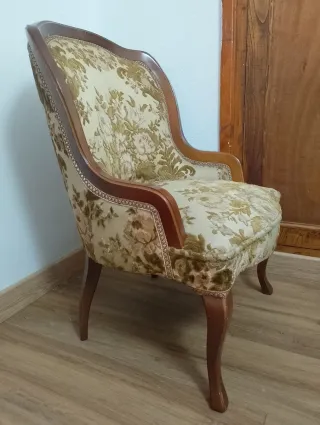 Butaca pequeña floral madera y tela