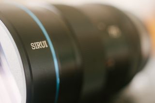 Sirui 75mm f/1.8 1.33X Anamórfico EF-M