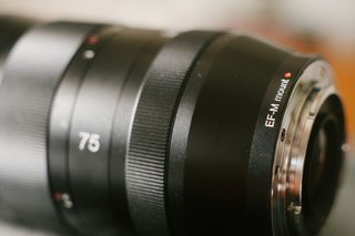 Sirui 75mm f/1.8 1.33X Anamórfico EF-M