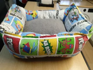 Cama para mascotas con diseño de cómic