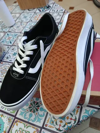 Zapatillas Vans Negras y Blancas Nuevas mixtas