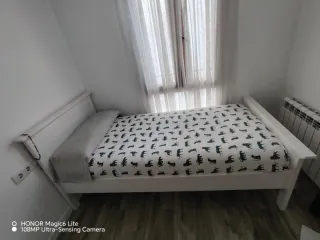 Cama Jysk Blanca Madera + Colchón 90cm x 200cm