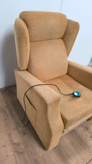 SILLON O SOFA RECLINABLE CON MOTOR COMODO