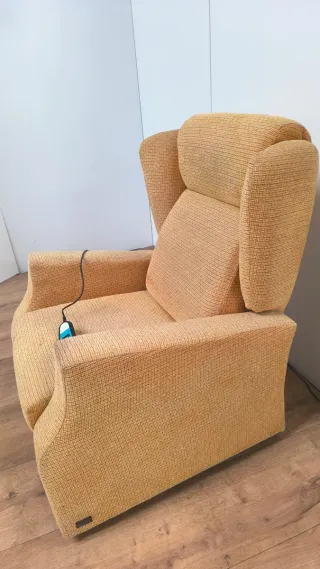 SILLON O SOFA RECLINABLE CON MOTOR COMODO