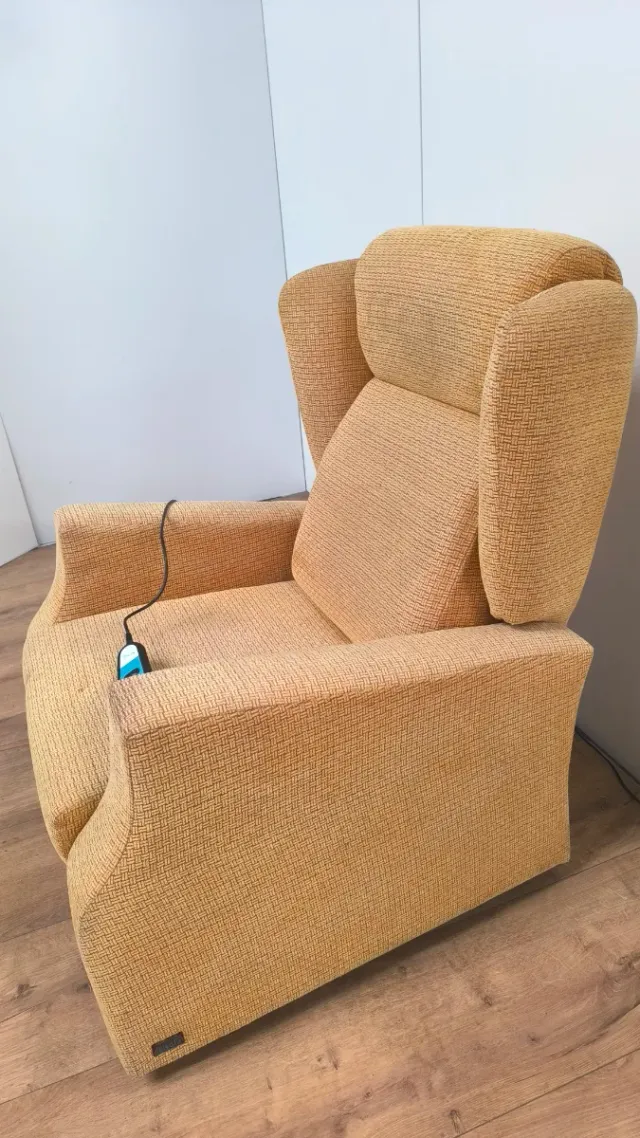 SILLON O SOFA RECLINABLE CON MOTOR COMODO