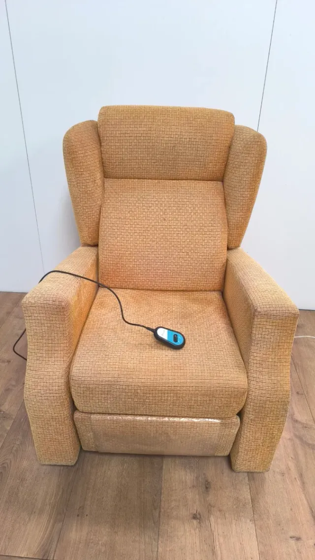 SILLON O SOFA RECLINABLE CON MOTOR COMODO