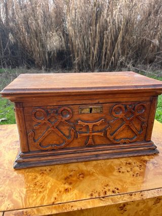 Antigua caja cofre siglo XIX