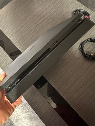 PS4 (PlayStation 4) Negra + 2 Controles