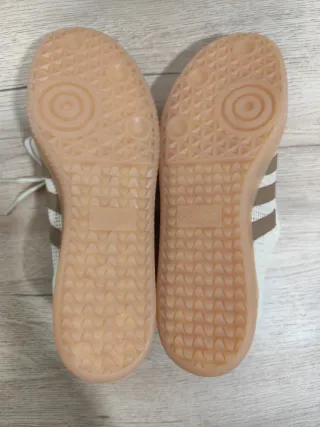 Adidas Beige y Marrón Zapatillas Deportivas