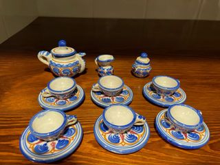 Set da tè in miniatura in ceramica dipinta a mano