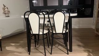 Mesa y 4 sillas cocina