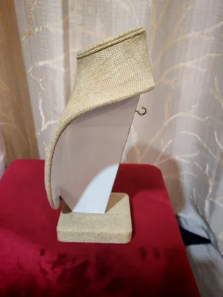 Expositor de collares