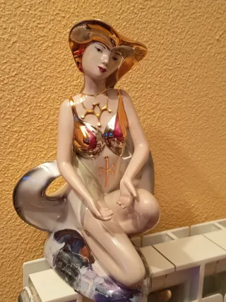 Figura de porcelana mujer con sombrero