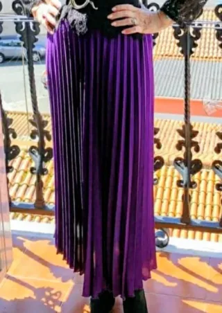 Falda plisada morada