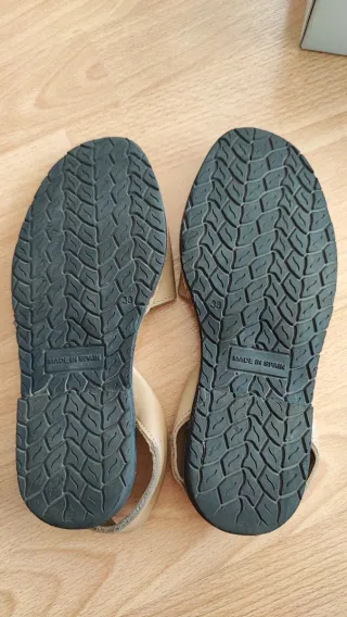 Menorquinas Angelitos. Piel color camel. Talla 38.