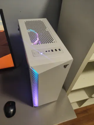 PC Gamer MSI con RTX 1650 y SSD. Blanco