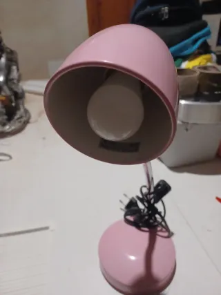 Lámpara de mesa rosa y negra