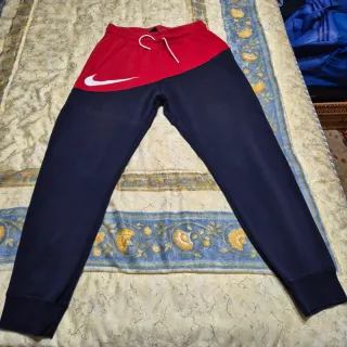 Conjunto deportivo Nike azul y rojo