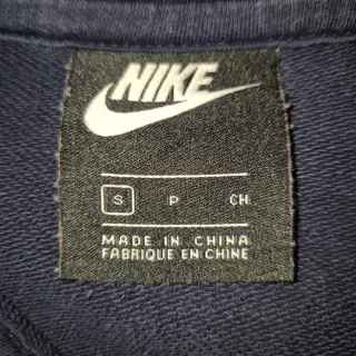 Conjunto deportivo Nike azul y rojo