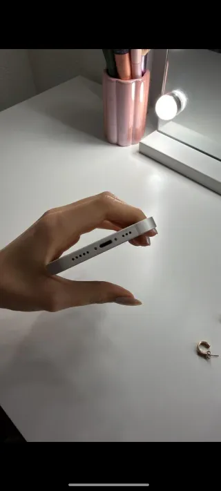 iPhone 12 blanco,128 GB, batería al 75 por cien