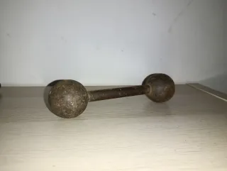 Mancuerna de hierro antigua