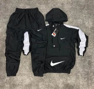 Conjunto deportivo Nike negro y blanco