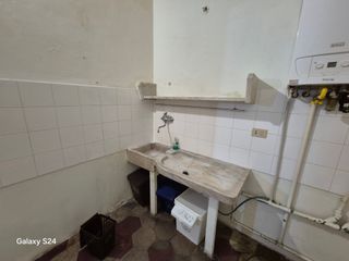 Antico lavello e secchiaio in marmo