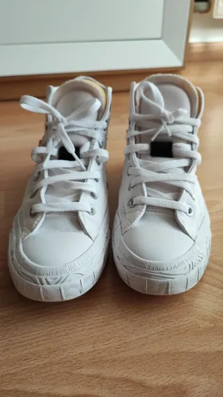 Zapatillas Converse Blancas. Caña alta. Talla 38.