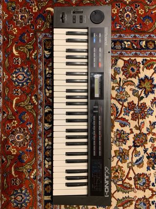 Sintetizador Roland Alpha JUNO-1