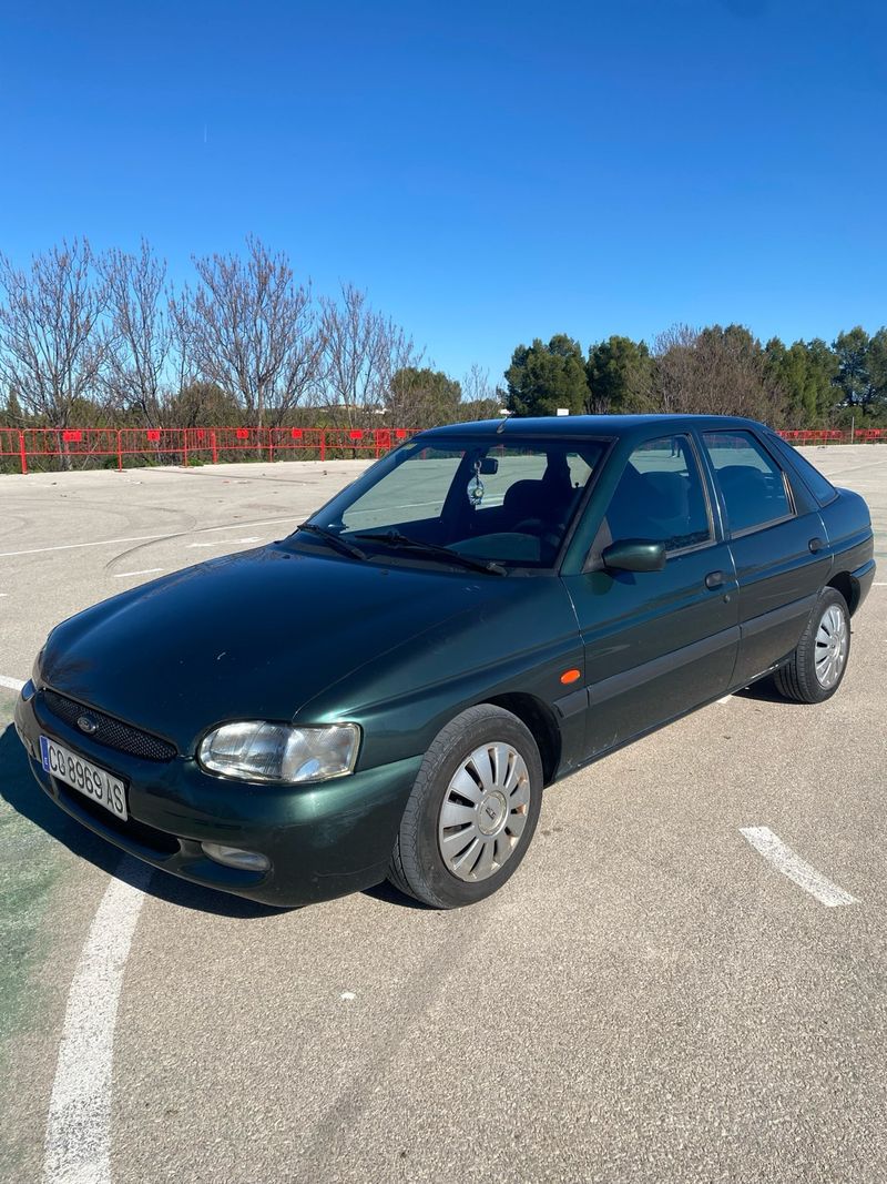 Ford Escort 1998 - foto 1