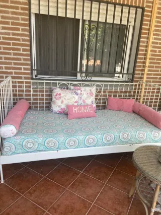 Diván de forja blanco con cojines+ somier  colchon