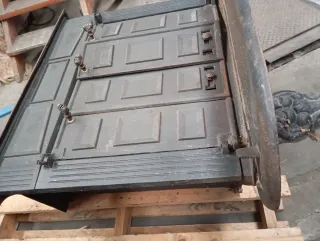 Estufa de leña antigua hierro fundido