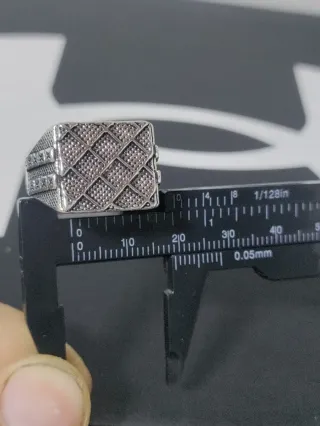 Anello uomo design geometrico