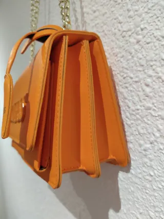 Bolso Guess Naranja Cadena Dorada