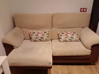 Se vende dos sofás como este los asientos se  saca