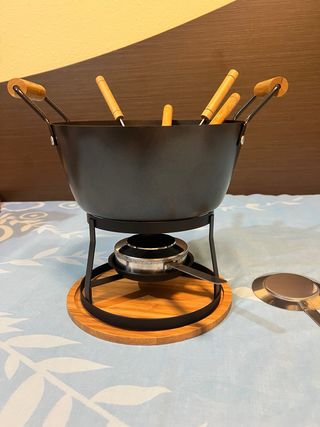 Olla Fondue Hierro con 4 Accesorios y 3 combucombu