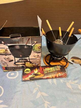 Olla Fondue Hierro con 4 Accesorios y 3 combucombu
