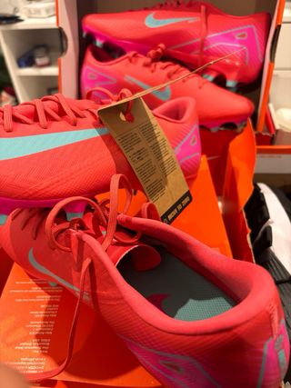 Botas de fútbol Nike Talla 43E Nuevas